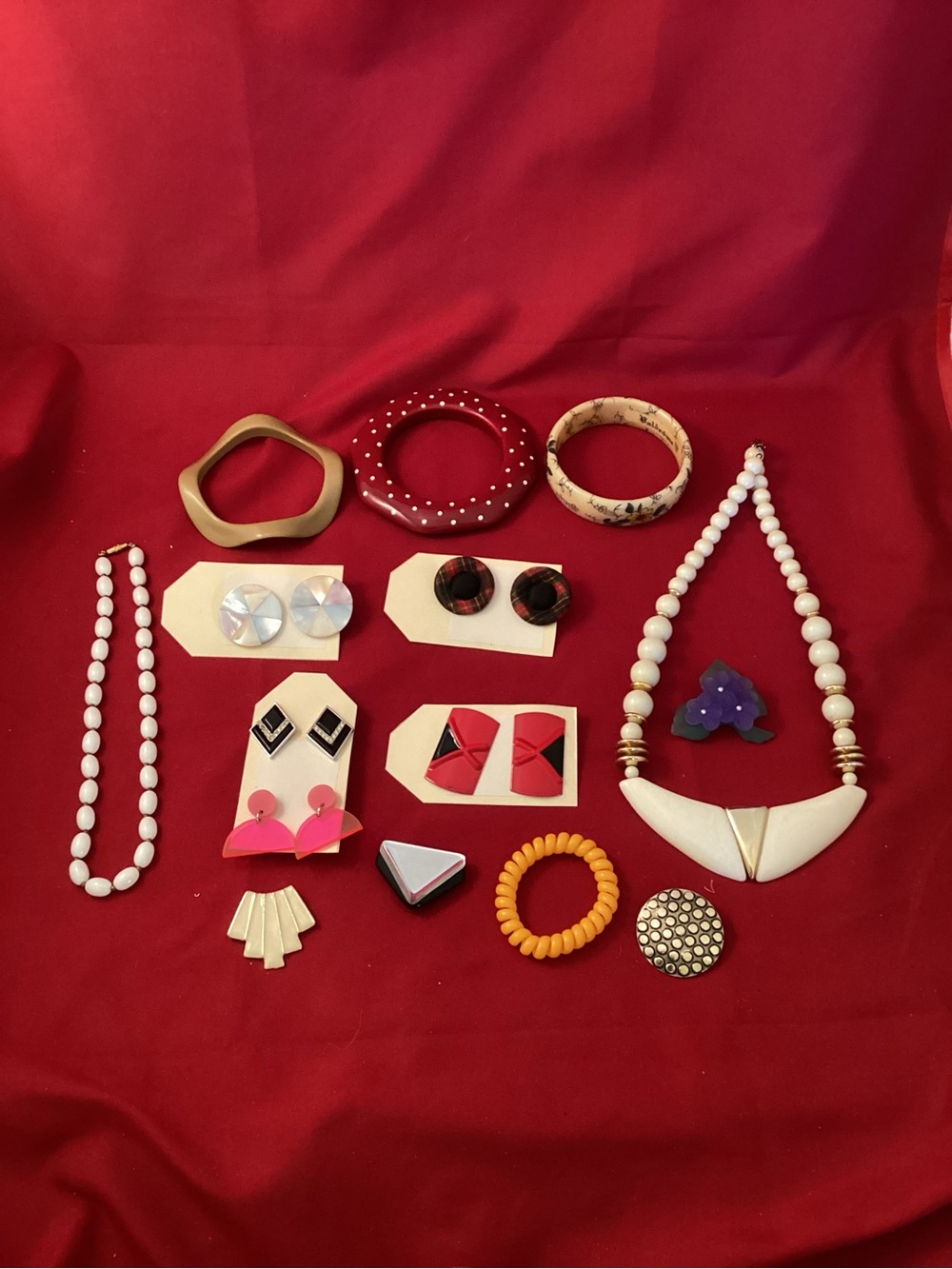 Assorted vintage costume jewelry set as is